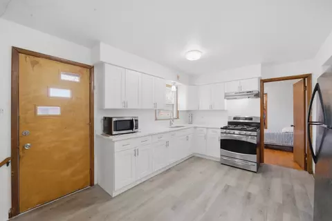 Kitchen - 7705 W 80th Pl, Bridgeview, IL 60455 photo 2 of 3