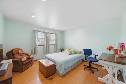 Bedroom - 7705 W 80th Pl, Bridgeview, IL 60455 photo 1 of 4