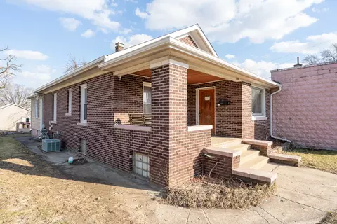 1900 N Center St, Crest Hill, IL 60403