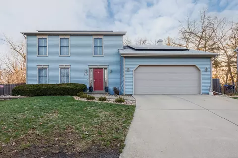 2004 Hidden Lake Rd, Bloomington, IL 61704