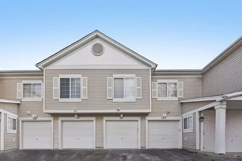 117 Braxton Ln, Aurora, IL 60504