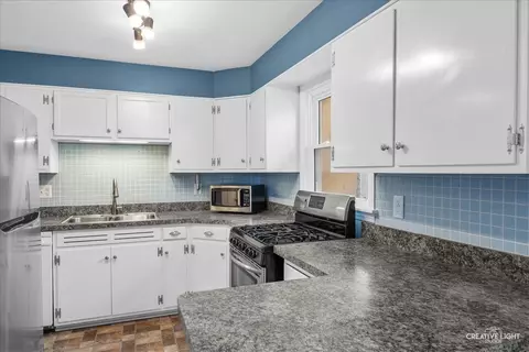 Kitchen - 124 S Rosedale Ave, Aurora, IL 60506 photo 1 of 3