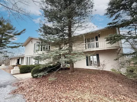 368 N Bateman Cir, Barrington Hills, IL 60010