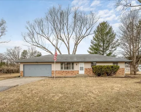 8420 Bobolink Dr, Machesney Park, IL 61115