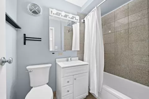 Bath - 30 E Division St #14C, Chicago, IL 60610 photo 1 of 1