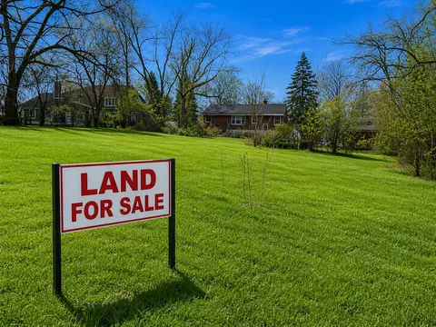 22 W130 Irving Park Rd, Roselle, IL 60172