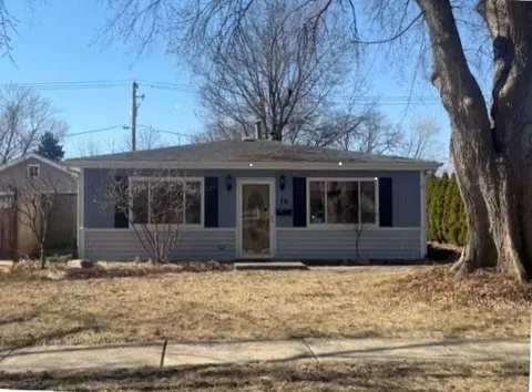 16 N Fairlawn Ave, Mundelein, IL 60060