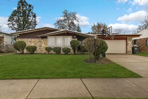 1028 W Strieff Ln, Glenwood, IL 60425