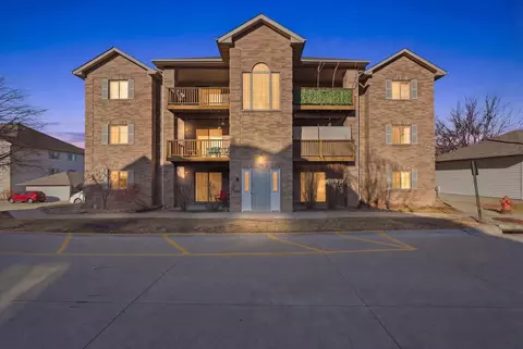 2865 Coral Ct #202, Coralville, IA 52241