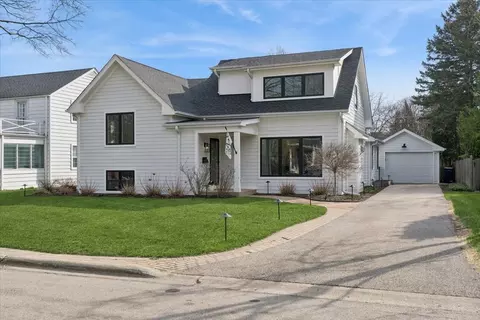 720 Ouilmette Ln, Wilmette, IL 60091