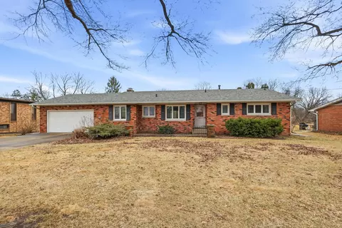 4215 W El Rancho Dr, Davenport, IA 52806
