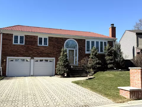 110 Andover Dr, Roselle, IL 60172