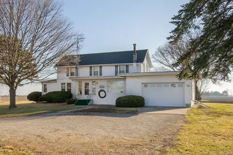 190 N 20th Rd, Peru, IL 61354