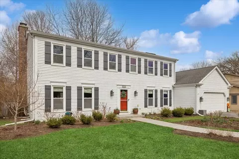 334 E Winchester Rd, Libertyville, IL 60048