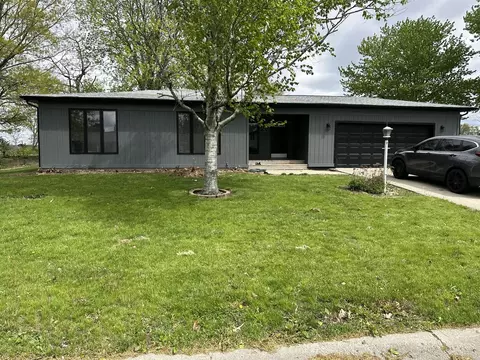 902 Fleetwood Dr, Tuscola, IL 61953