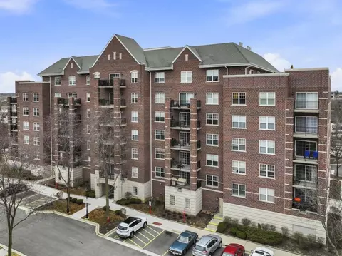 410 W Mahogany Ct #509, Palatine, IL 60067