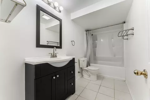 Bath - 9 Greyshire Ct, Algonquin, IL 60102 photo 4 of 4
