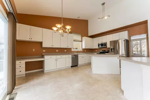 Kitchen - 9 Greyshire Ct, Algonquin, IL 60102 photo 1 of 2