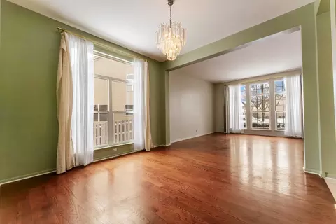 Living - 9 Greyshire Ct, Algonquin, IL 60102 photo 1 of 6