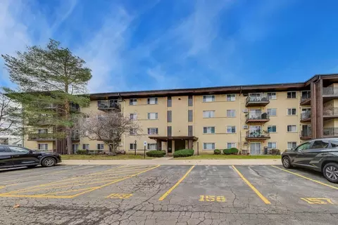 445 S Cleveland Ave #302, Arlington Heights, IL 60005
