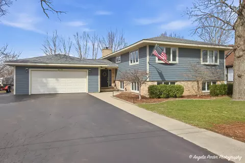 3114 Riverstream Dr, Mchenry, IL 60050