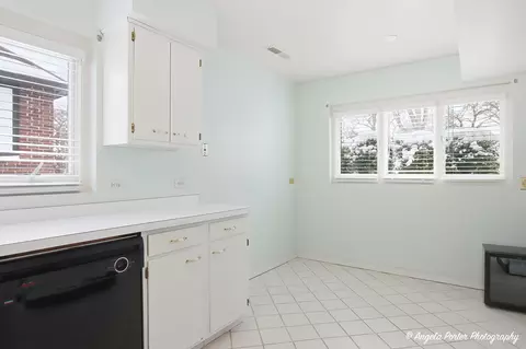 Kitchen - 3114 Riverstream Dr, Mchenry, IL 60050 photo 6 of 6