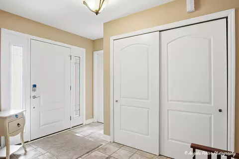 Entry Way - 3114 Riverstream Dr, Mchenry, IL 60050 photo 2 of 2