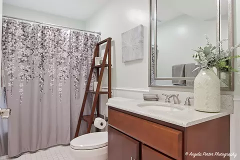 Bath - 3114 Riverstream Dr, Mchenry, IL 60050 photo 3 of 3