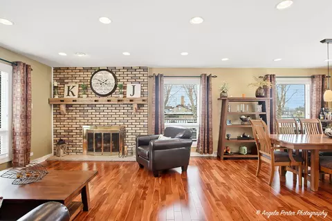 Living - 3114 Riverstream Dr, Mchenry, IL 60050 photo 1 of 3