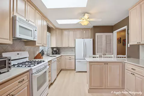 Kitchen - 3114 Riverstream Dr, Mchenry, IL 60050 photo 4 of 6