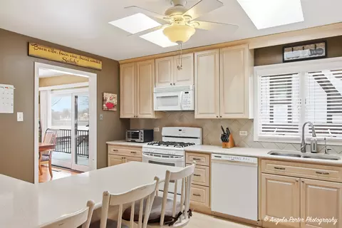 Kitchen - 3114 Riverstream Dr, Mchenry, IL 60050 photo 1 of 6