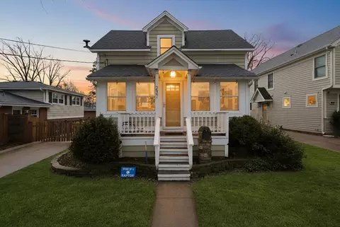 237 W Austin Ave, Libertyville, IL 60048