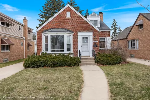 7162 N Moody Ave, Chicago, IL 60646