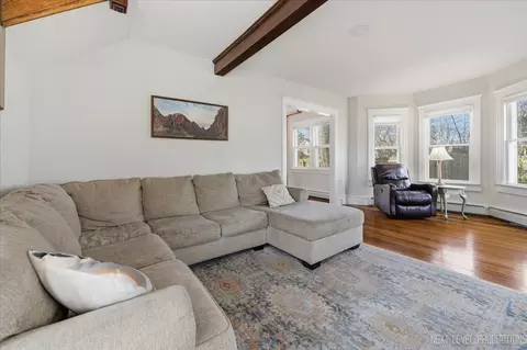 Living - 622 Spring St, Batavia, IL 60510 photo 2 of 3