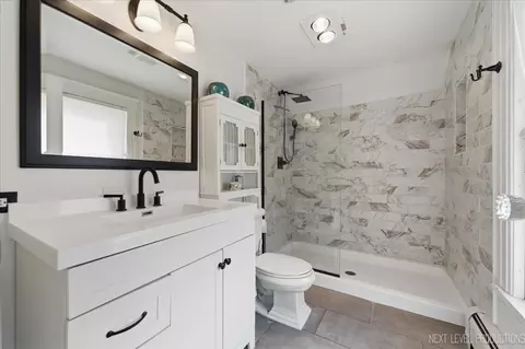 Bath - 622 Spring St, Batavia, IL 60510 photo 2 of 2