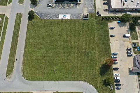 1703 Sugar Creek Blvd, Normal, IL 61761 photo 2