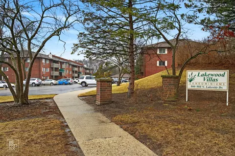 880 N Lakeside Dr #3C, Vernon Hills, IL 60061