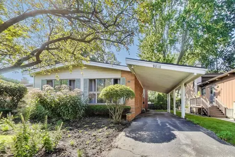 9010 Samoset Trl, Skokie, IL 60076