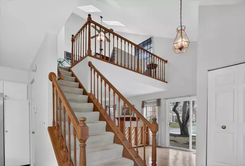 Entry Way - 217 New Bridge Ct, Palatine, IL 60067 photo 4 of 5