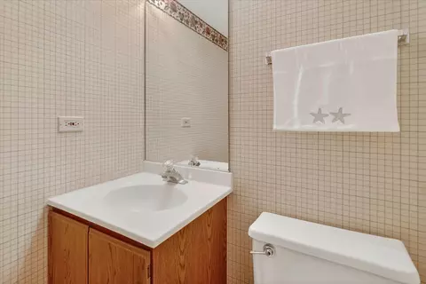 Bath - 217 New Bridge Ct, Palatine, IL 60067 photo 1 of 5