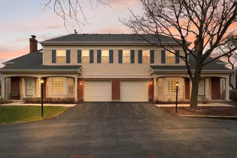 217 New Bridge Ct, Palatine, IL 60067