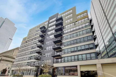 130 S Canal St #803, Chicago, IL 60606