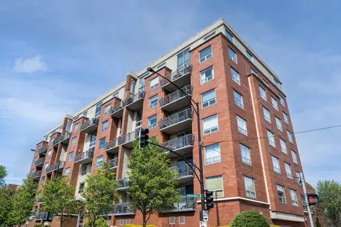 1100 W Montrose Ave #503, Chicago, IL 60613