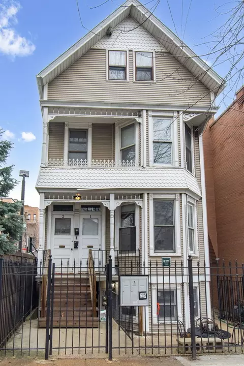 2118 W Fletcher St, Chicago, IL 60618