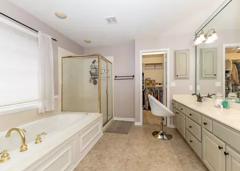 Bath - 3305 11th St, Moline, IL 61265 photo 3 of 6