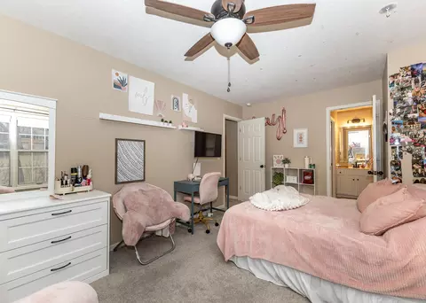Bedroom - 3305 11th St, Moline, IL 61265 photo 8 of 10