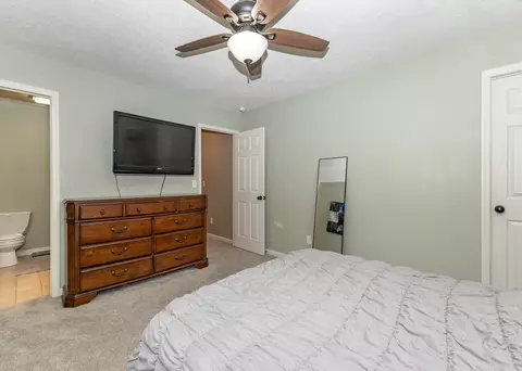 Bedroom - 3305 11th St, Moline, IL 61265 photo 6 of 10