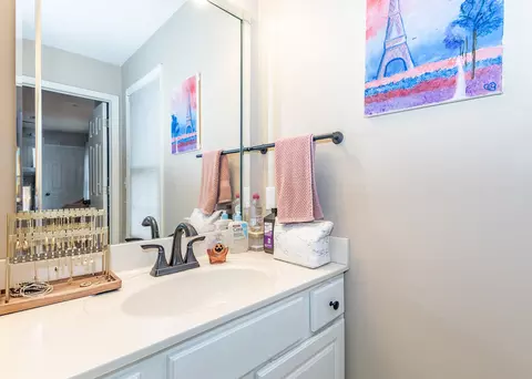 Bath - 3305 11th St, Moline, IL 61265 photo 5 of 6