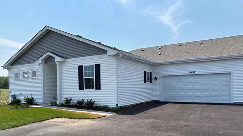 6493 Juniper Dr, Wonder Lake, IL 60097