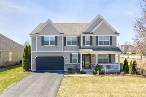 890 Stratford Dr, North Aurora, IL 60542